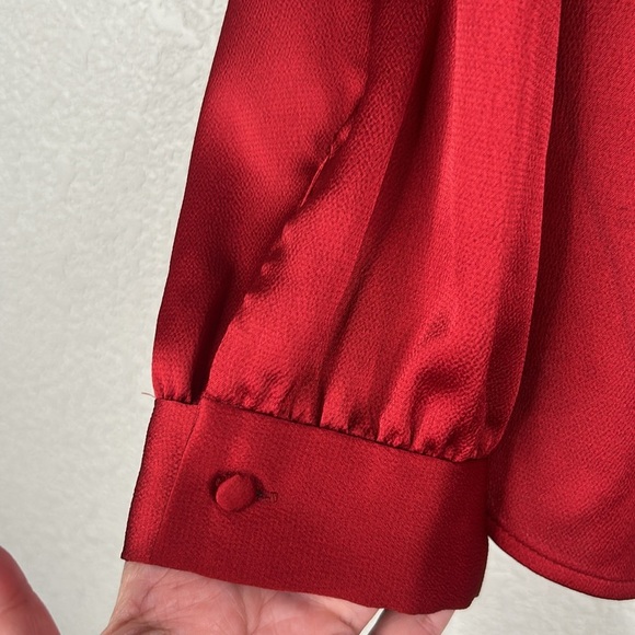 Vince Camuto Red Satin Ruffle Neckline Classic Career Long Sleeve Top Size 1X - Picture 3 of 7